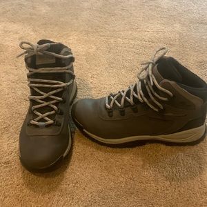 Columbia Women’s Hiking Books 7.5 Daughter wore once before outgrowing them.